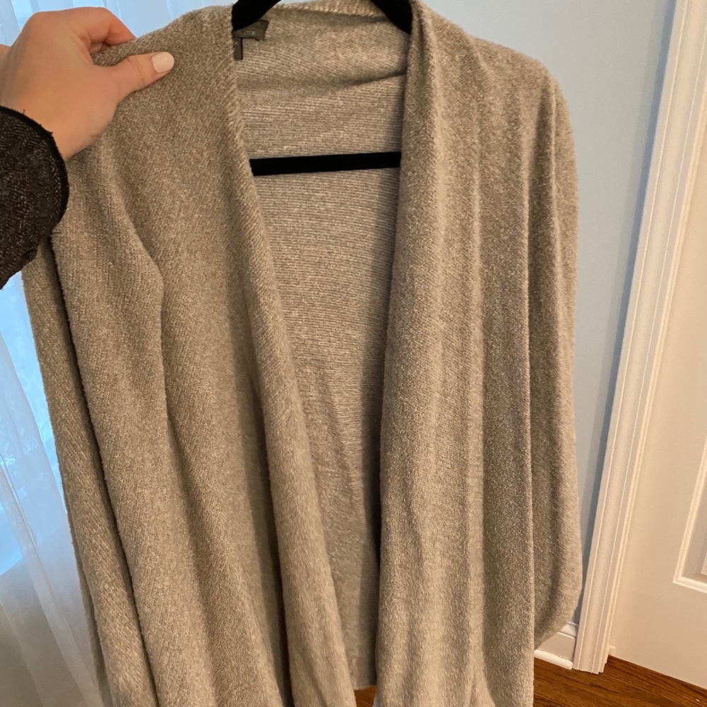 Barefoot dreams weekend wrap poncho. One size.